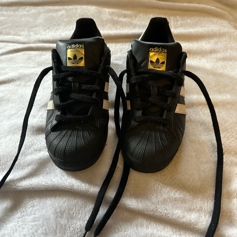 Adidas classics men’s size 6.5 sneakers